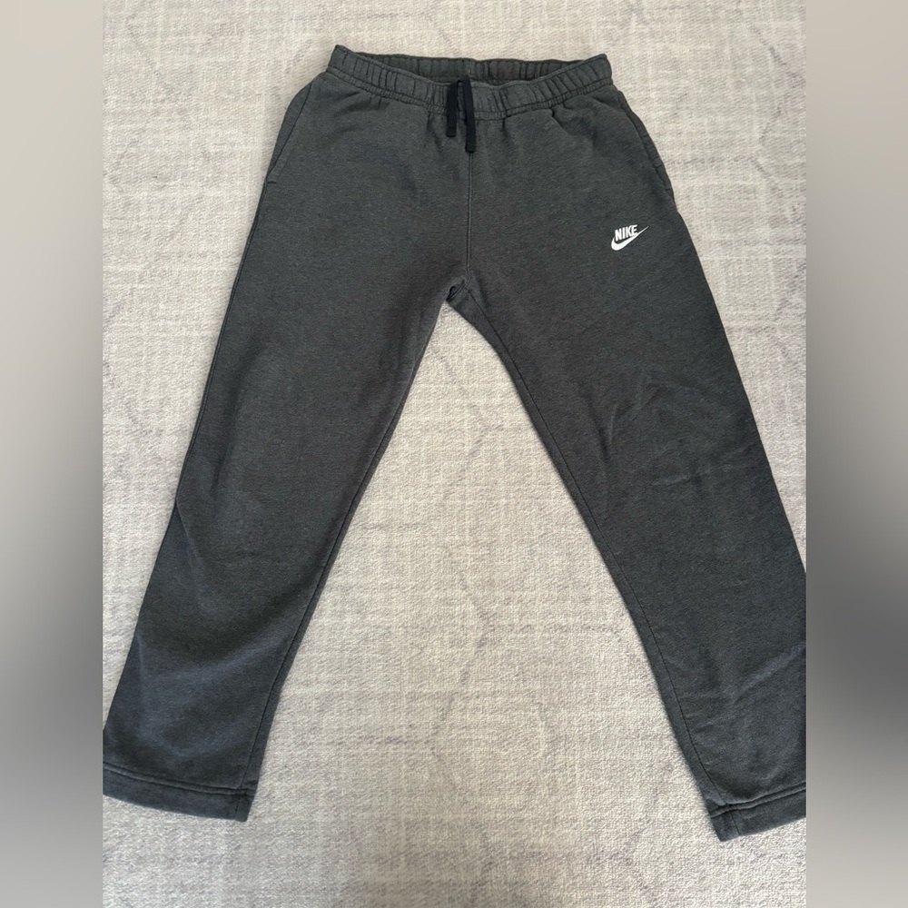EUC NIKE sweats size M. - Picture 2 of 4